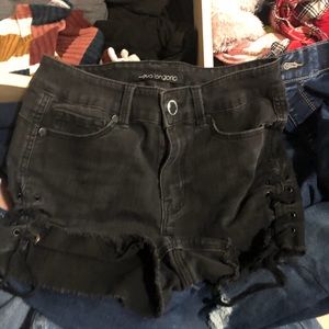 I couldn’t find the exact price so It’s estimated